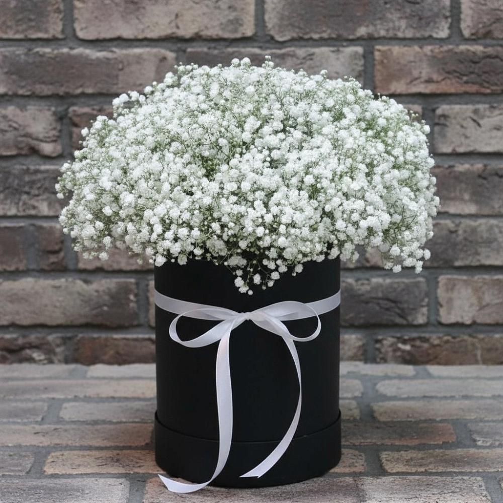 Цветочная композиция из Гипсофила в шляпной коробке в Урыве-Покровке